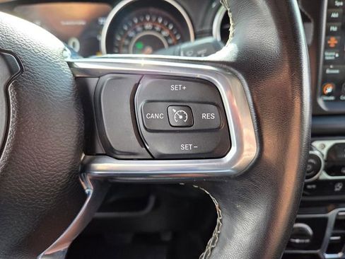 Certified 2020 Jeep Gladiator Overland AWD/4WD image 32
