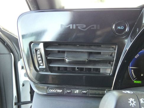 Used 2024 Toyota Mirai w/ Advanced Technology Package image 62