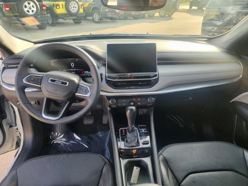 Used 2023 Jeep Compass Limited w/ Elite Group AWD/4WD image 17