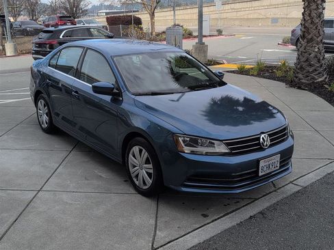Used 2017 Volkswagen Jetta S image 4