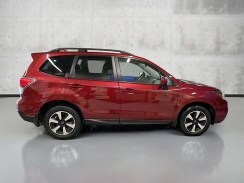Used 2018 Subaru Forester 2.5i Premium w/ All-Weather Package image 4