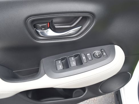 Certified 2023 Honda HR-V LX image 13