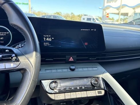 Used 2024 Hyundai Elantra Limited image 25