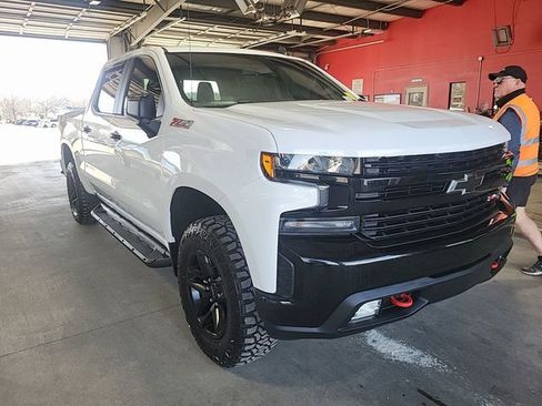 Used 2020 Chevrolet Silverado 1500 LT Trail Boss image 3