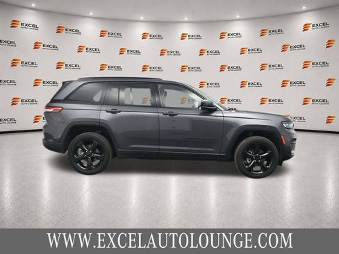 Used 2022 Jeep Grand Cherokee Altitude AWD/4WD image 6