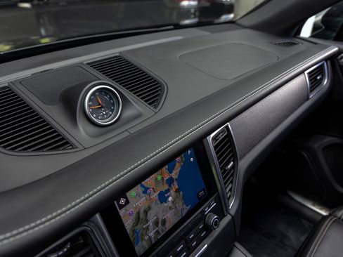 Certified 2018 Porsche Macan GTS AWD/4WD image 39