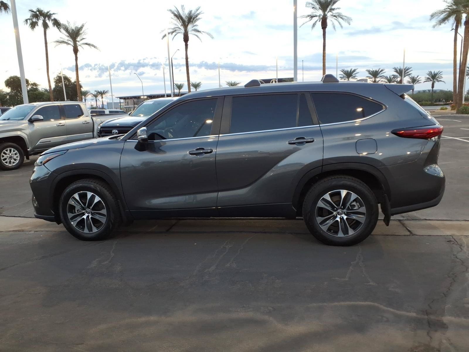 Used 2023 Toyota Highlander XLE FWD image 7