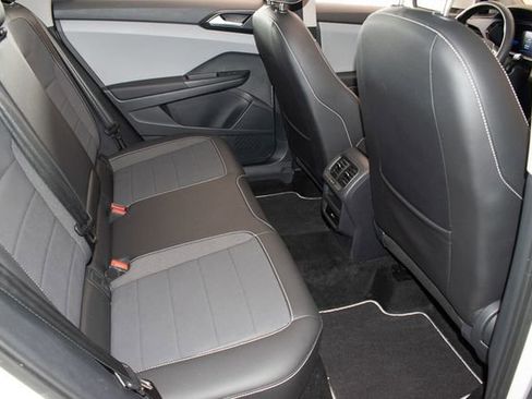 Used 2023 Volkswagen Taos SE AWD/4WD image 12