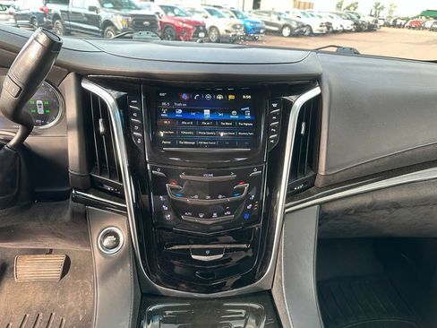 Used 2019 Cadillac Escalade Platinum AWD/4WD image 15