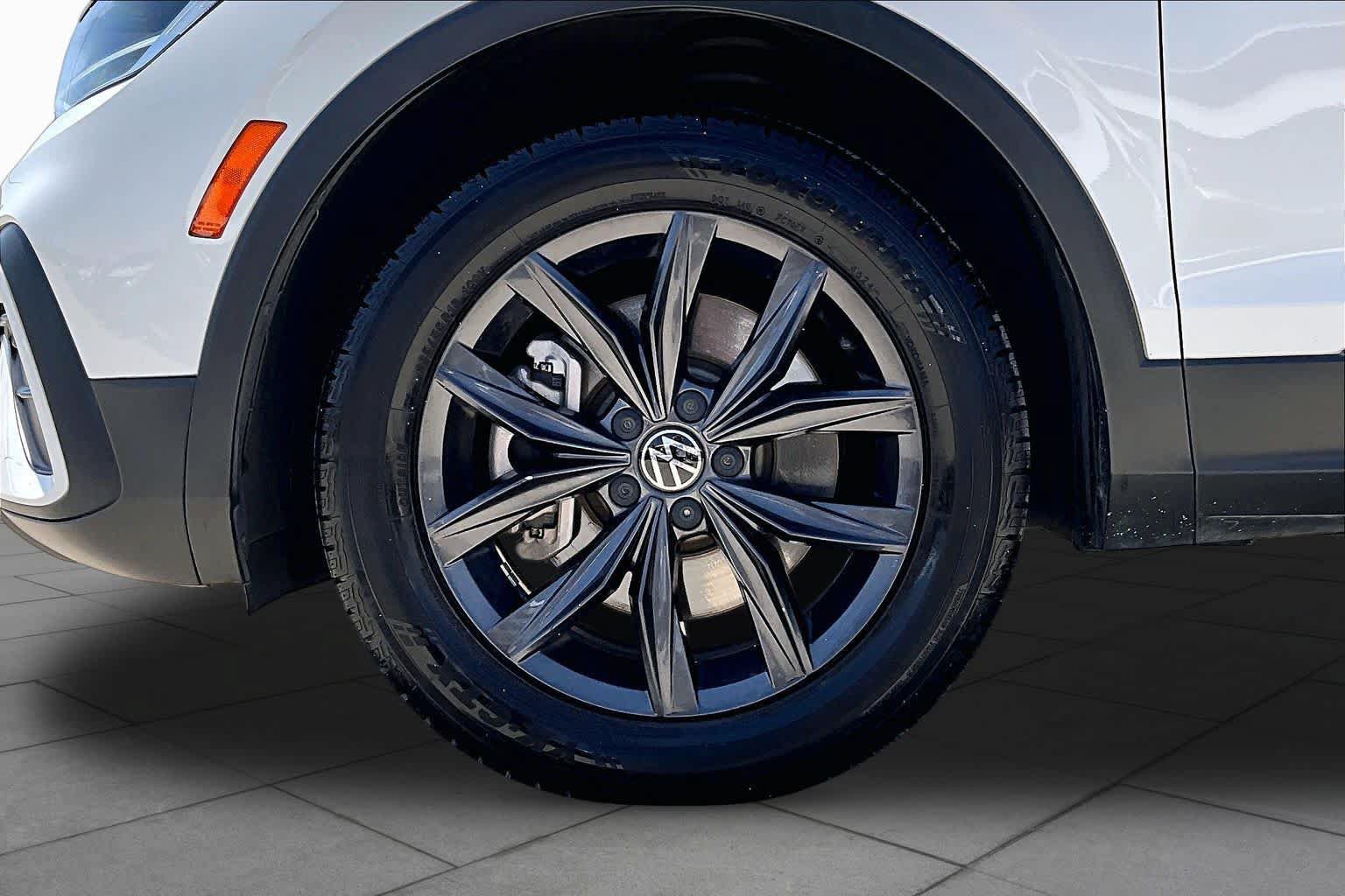 Used 2022 Volkswagen Tiguan SE FWD image 19