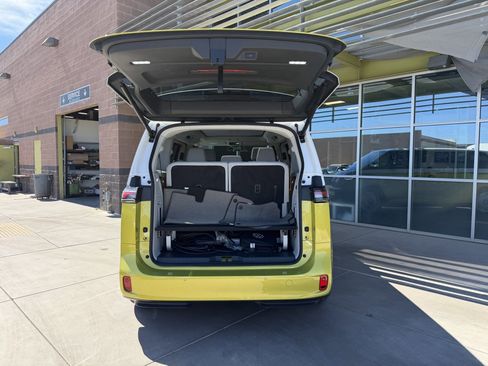 Used 2025 Volkswagen ID. Buzz 1st Edition image 36