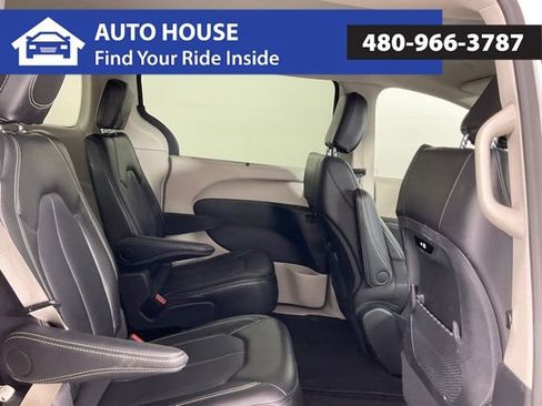 Used 2024 Chrysler Pacifica Touring-L FWD image 26
