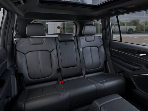 New 2025 Jeep Grand Cherokee Limited w/ Black Appearance Package image 15