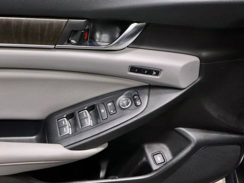 Used 2020 Honda Accord Touring image 23