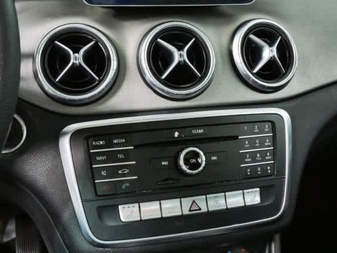 Used 2018 Mercedes-Benz CLA 250 4MATIC image 15