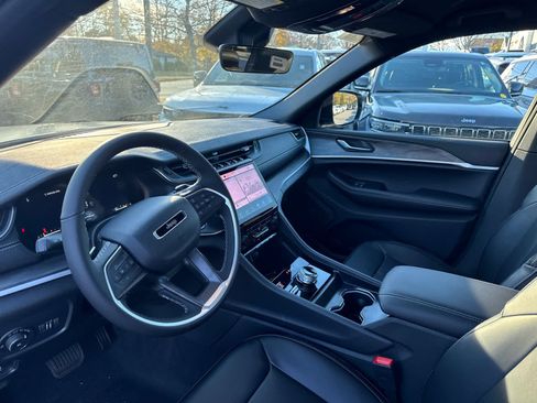 New 2025 Jeep Grand Cherokee Limited w/ Black Appearance Package AWD/4WD image 12