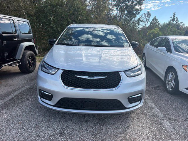 Used 2026 Chrysler Pacifica Select FWD image 3