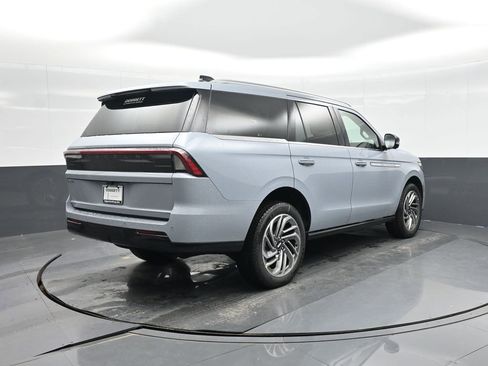 New 2025 Lincoln Navigator Reserve image 7