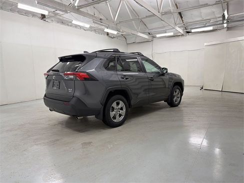 Used 2022 Toyota RAV4 XLE image 10