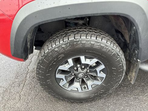 Used 2021 Toyota Tacoma TRD Off-Road image 10