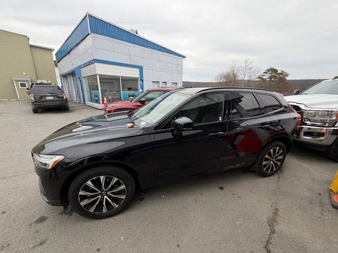 Used 2024 Volvo XC60 B5 Plus image 2