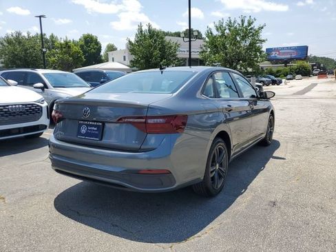 Certified 2023 Volkswagen Jetta SE FWD image 4