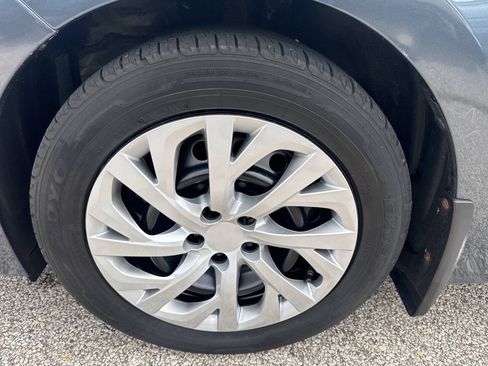 Used 2017 Toyota Corolla LE FWD image 26