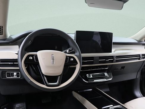 Used 2025 Lincoln Corsair Premiere w/ Equipment Group 101A image 8