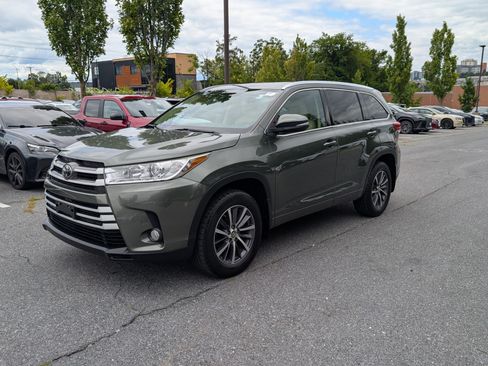 Used 2017 Toyota Highlander XLE AWD/4WD image 7