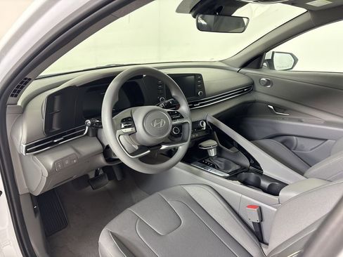 New 2025 Hyundai Elantra Hybrid FWD image 15