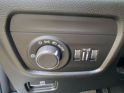 Used 2023 Jeep Grand Cherokee Laredo w/ Luxury Tech Group I image 13