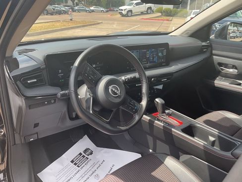 Used 2026 Nissan Kicks SR FWD image 12