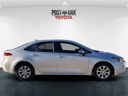 Used 2025 Toyota Corolla LE image 8