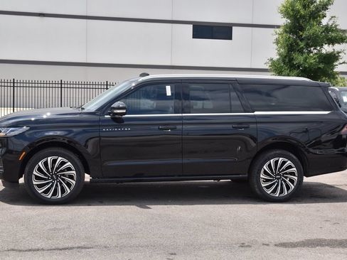 New 2026 Lincoln Navigator L Black Label AWD/4WD image 11