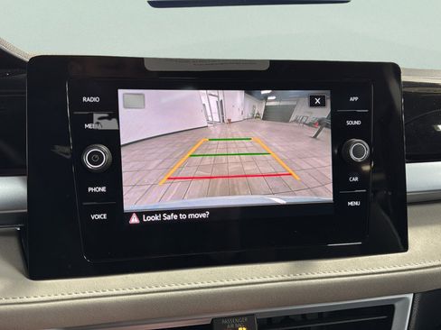 Certified 2025 Volkswagen Taos SE image 26