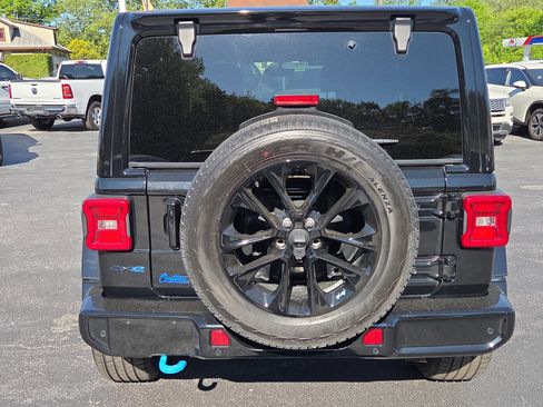 Used 2021 Jeep Wrangler Unlimited Sahara AWD/4WD image 5