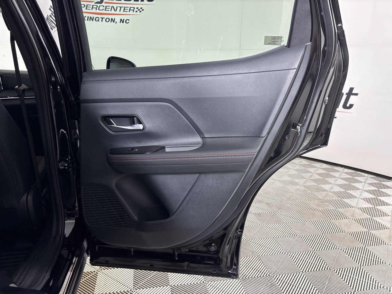 Used 2025 Nissan Kicks SR AWD/4WD image 24