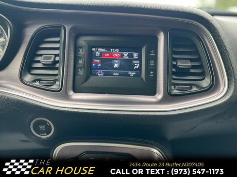 Used 2015 Dodge Challenger SXT image 25