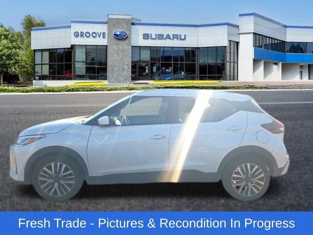 Used 2024 Nissan Kicks SV FWD image 1