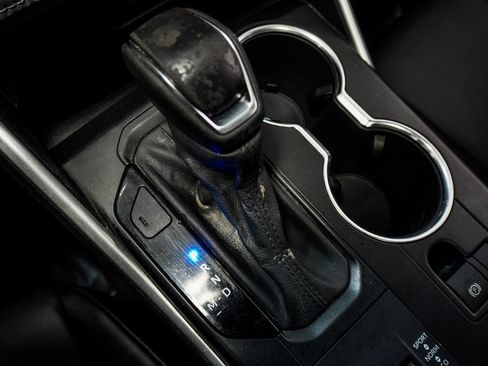 Used 2021 Toyota Highlander XLE image 27