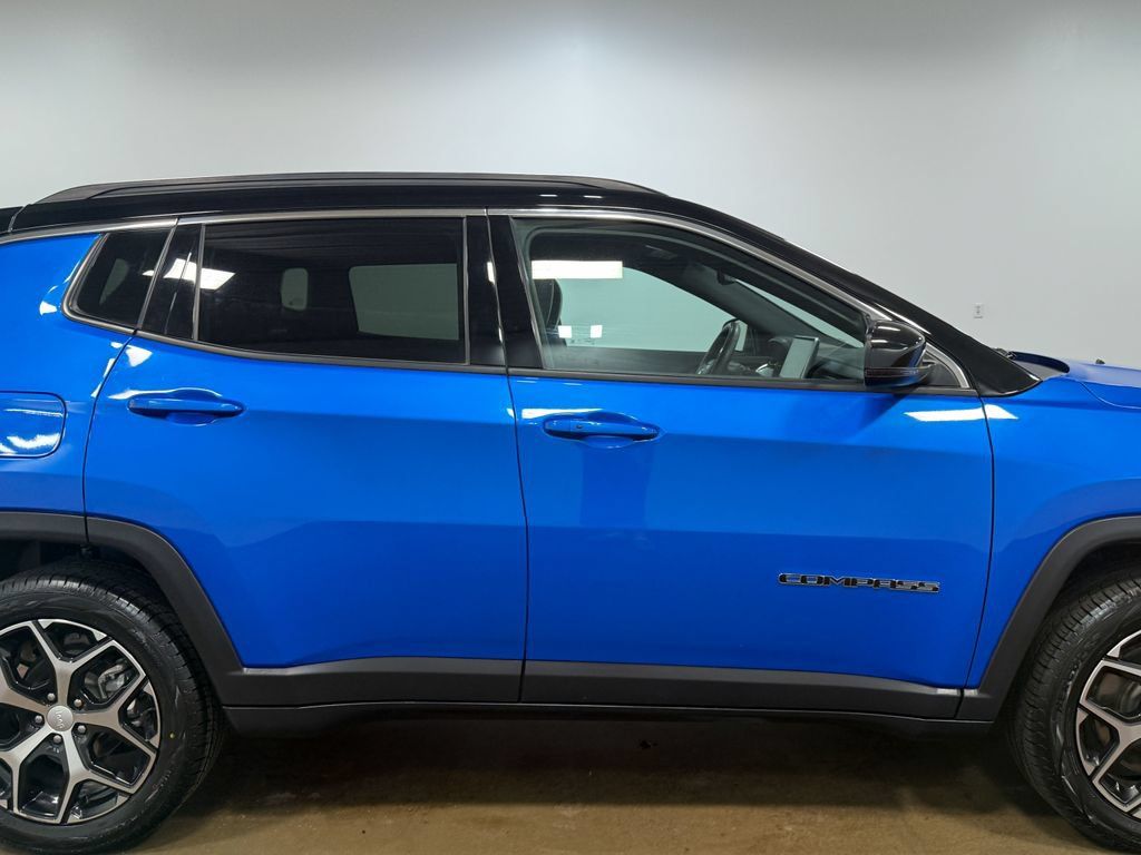 Used 2024 Jeep Compass Limited AWD/4WD image 32