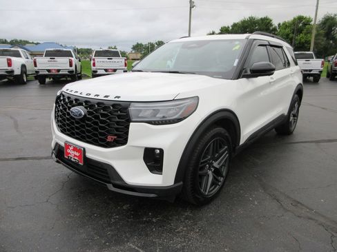 Used 2025 Ford Explorer ST AWD/4WD image 11