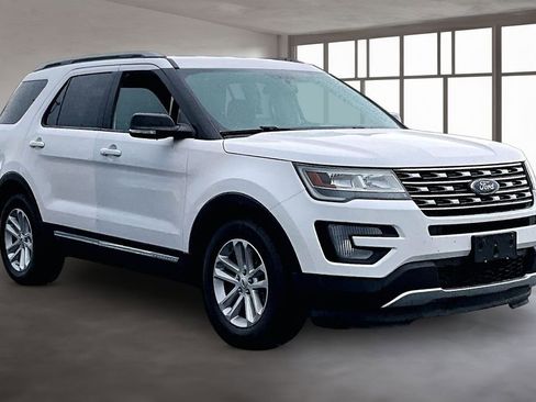 Used 2017 Ford Explorer XLT FWD image 13