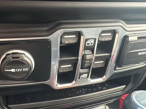 Used 2020 Jeep Gladiator Overland w/ Popular Equipment Package AWD/4WD image 35