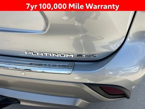 Used 2025 Toyota Highlander Platinum AWD/4WD image 4