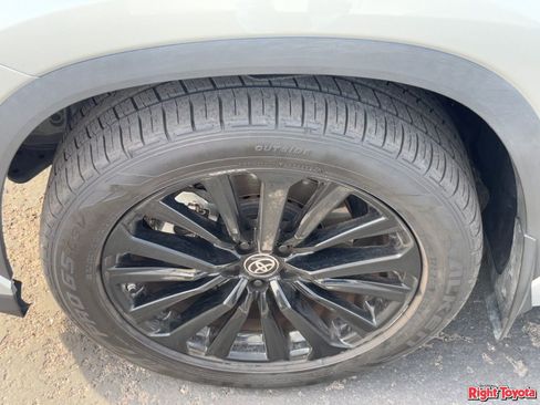 Used 2023 Toyota Highlander XSE image 8