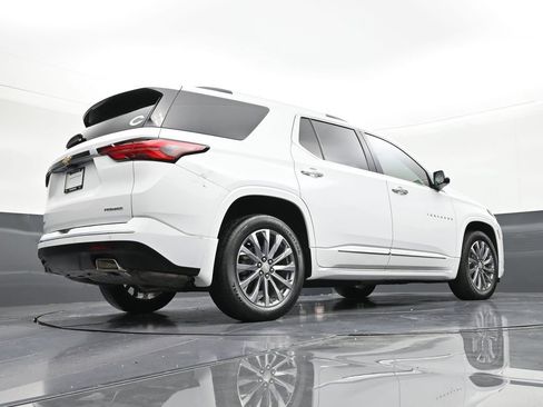 Used 2022 Chevrolet Traverse Premier FWD image 24