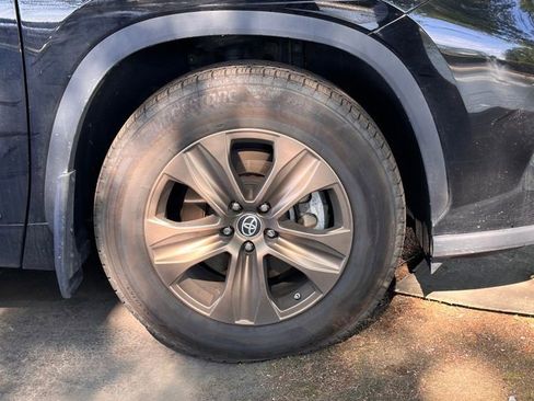 Used 2023 Toyota Highlander Bronze Edition AWD/4WD image 26