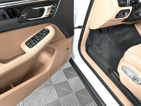 Certified 2026 Porsche Macan image 8