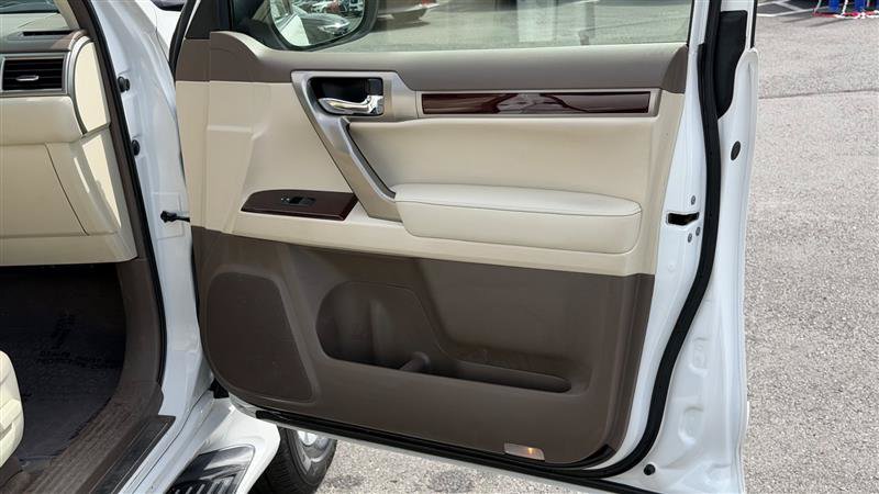 Used 2019 Lexus GX 460 Premium w/ Premium Package AWD/4WD image 35